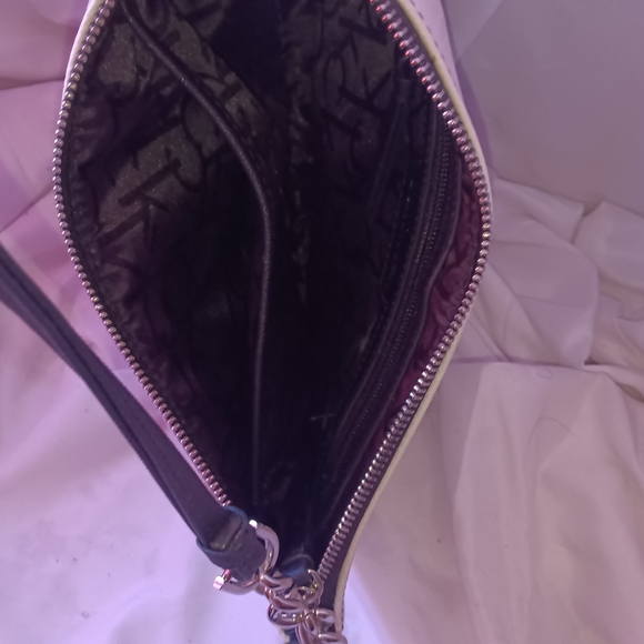 Calvin Klein - Picture 3 of 4